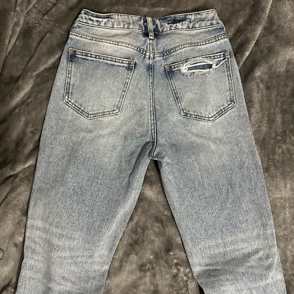 Mom Jean Ripped Style - Picture 3 of 3